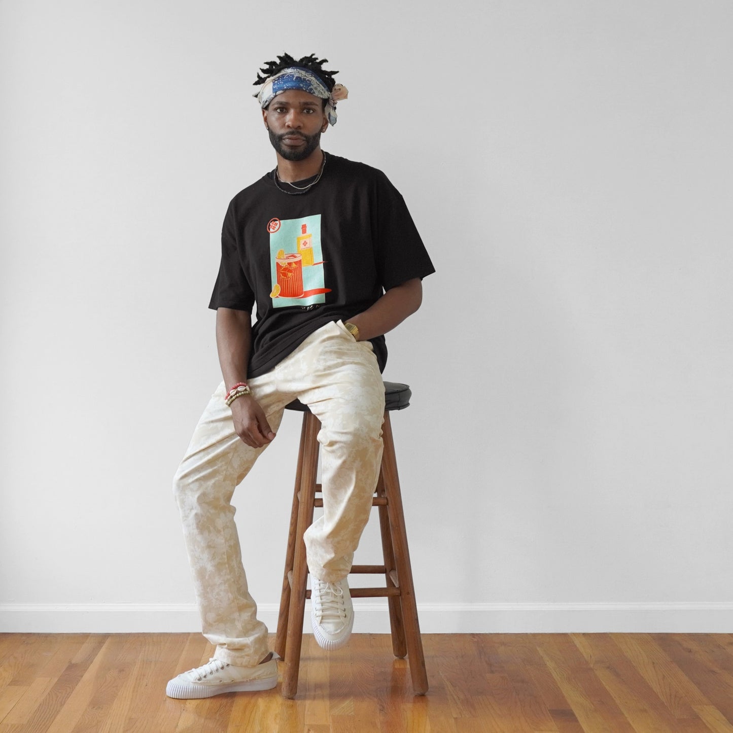 Mens black tee with hand-illustrated Japanese Highball whiskey print Akashi Kama streetwear style