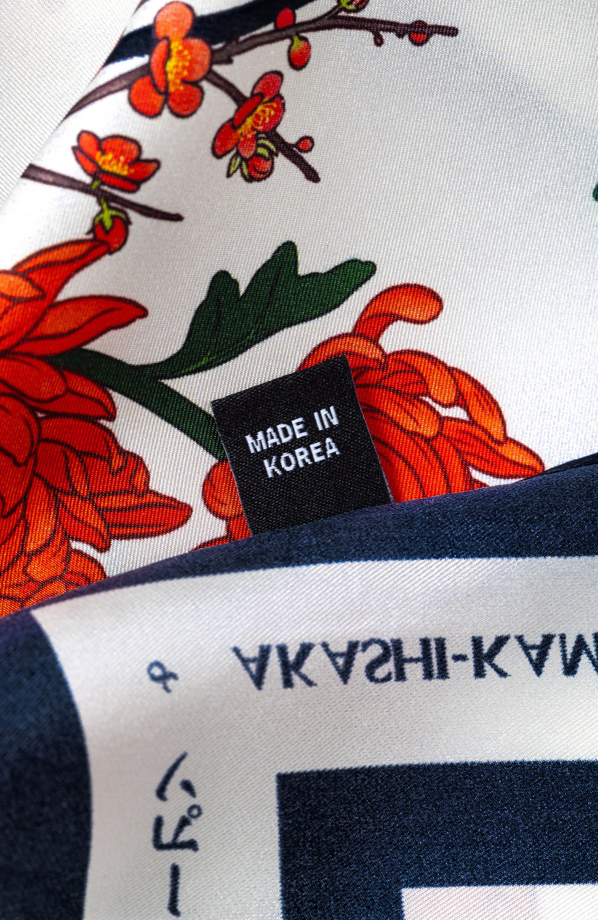 Maedeup bandana AKASHI-KAMA x LOUPN collection |  100% silk bandana made in South Korea