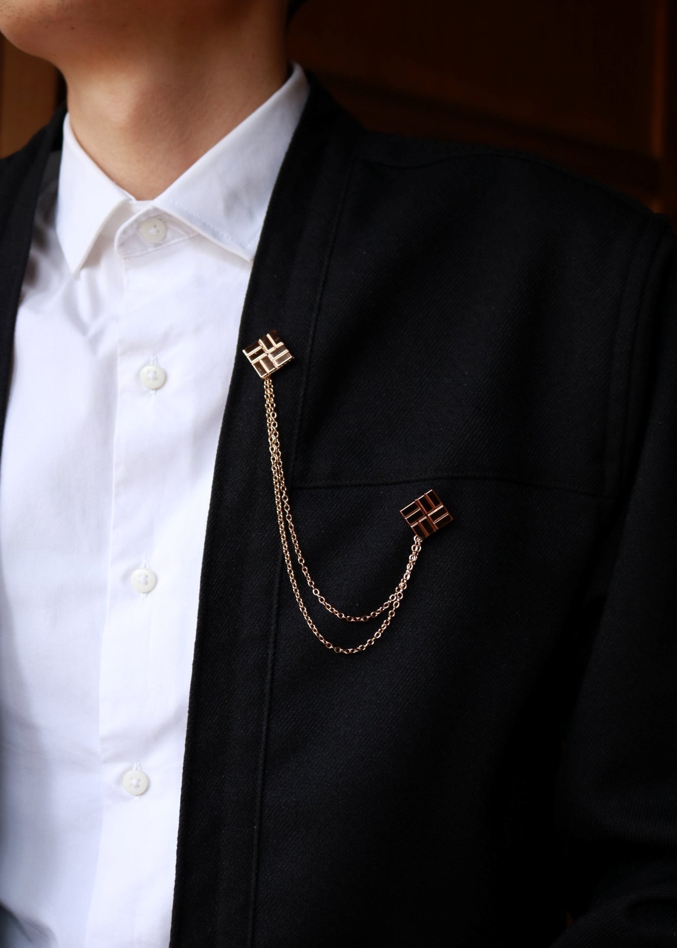 Himo Brooch double chain lapel 